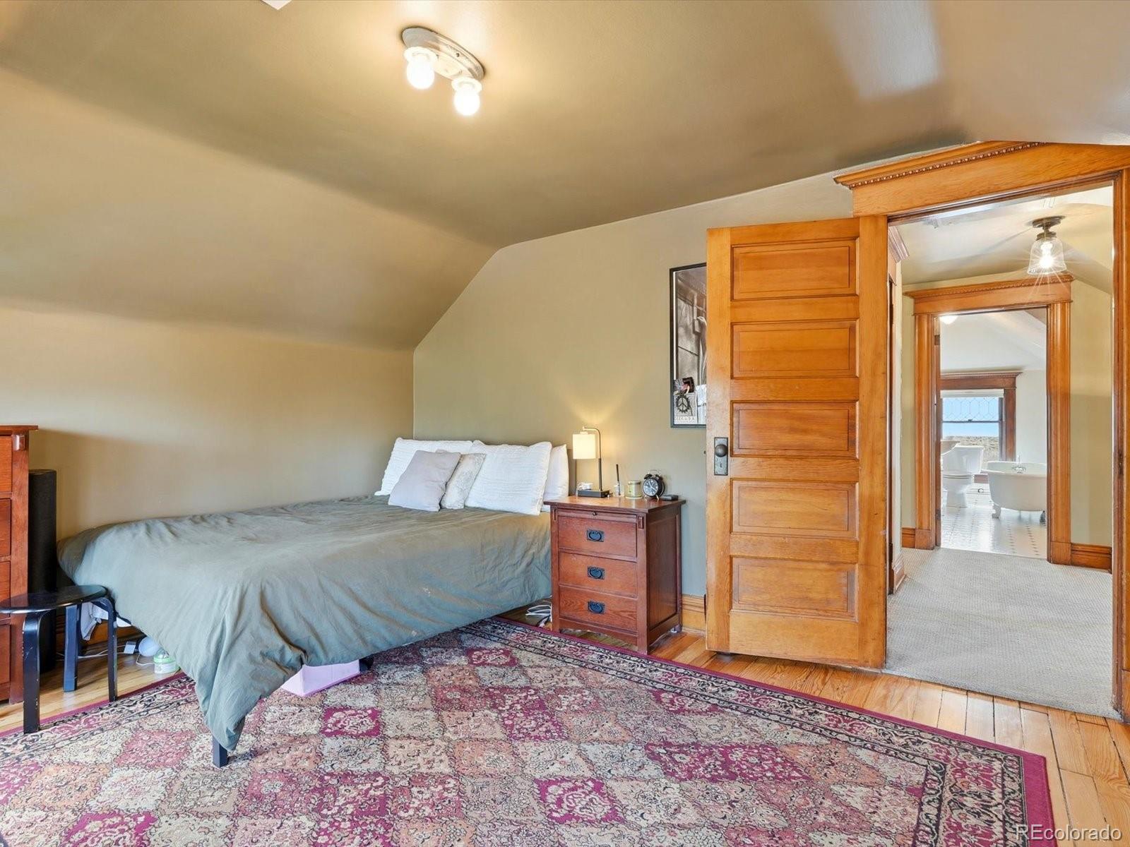 1121 N Humboldt Street