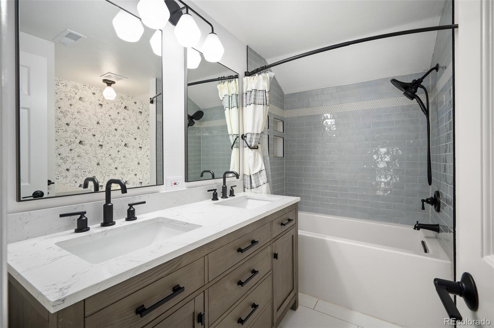 7026 S Magnolia Circle