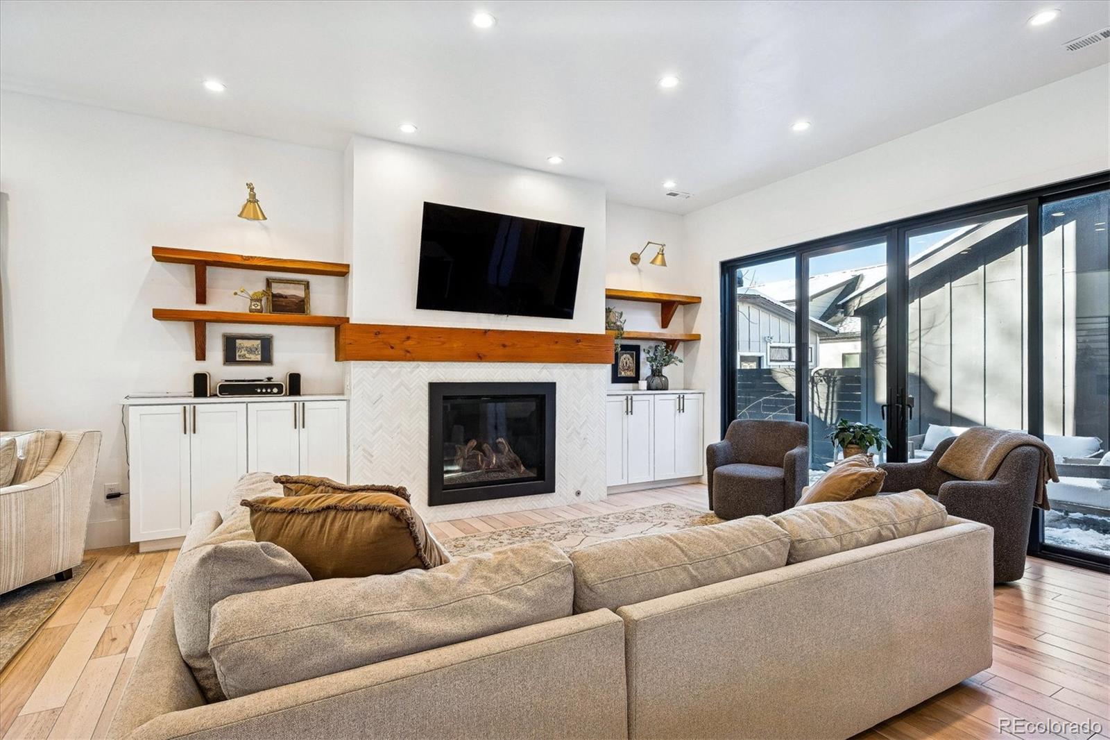 2645 W 39th Avenue