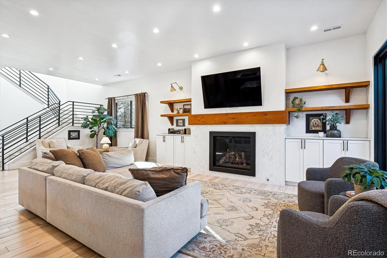 2645 W 39th Avenue