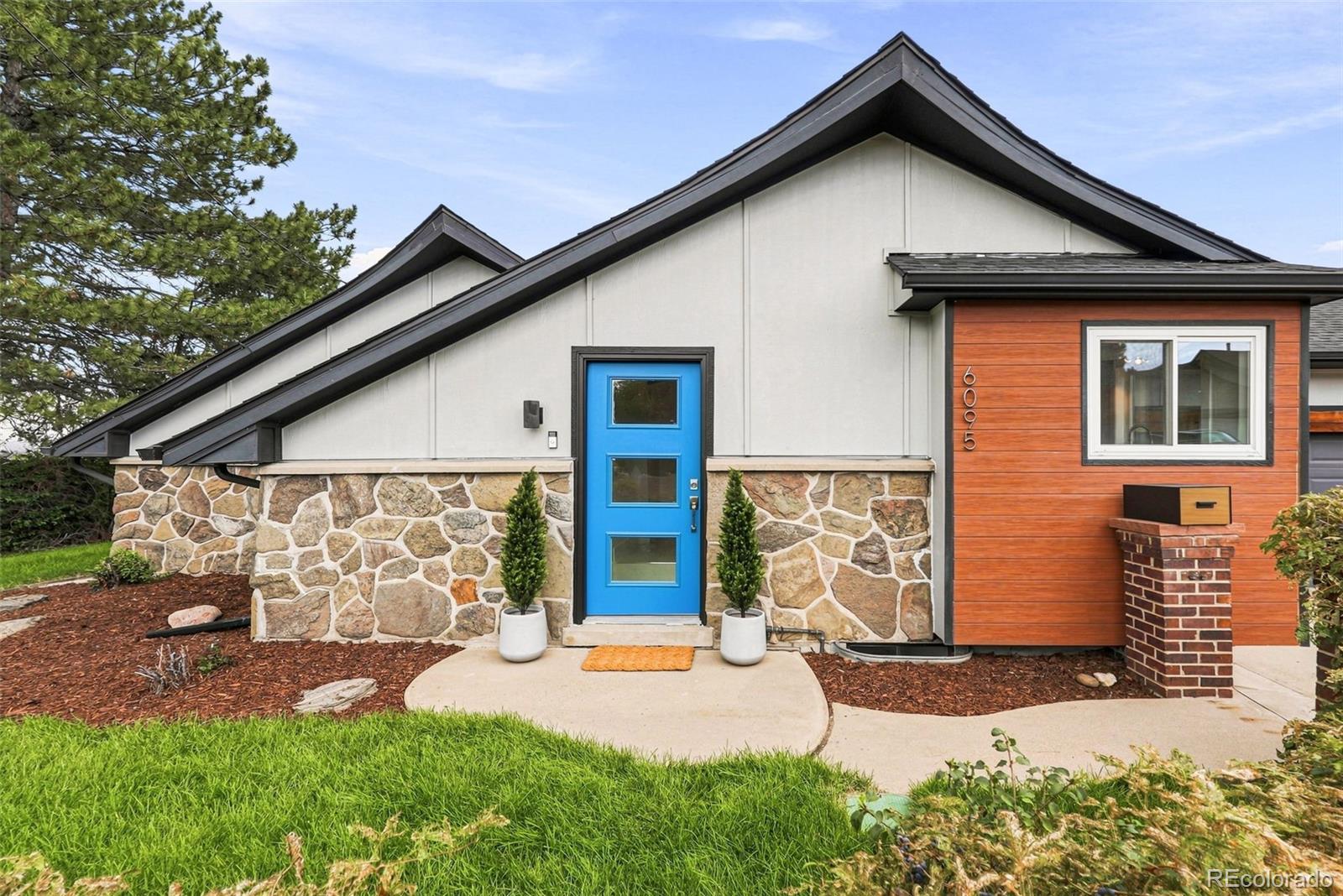 6095 W 49th Place