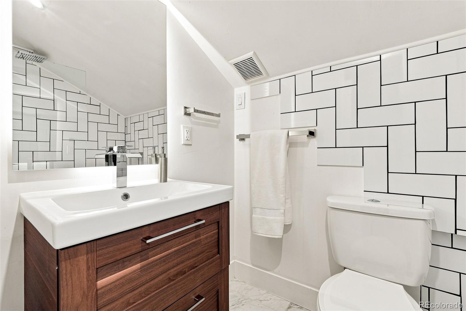 6095 W 49th Place