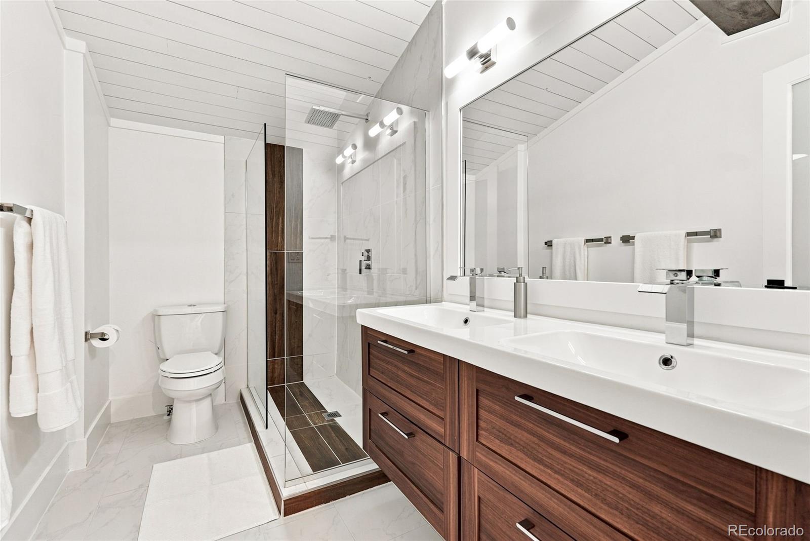 6095 W 49th Place