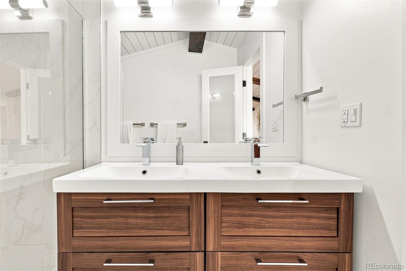 6095 W 49th Place