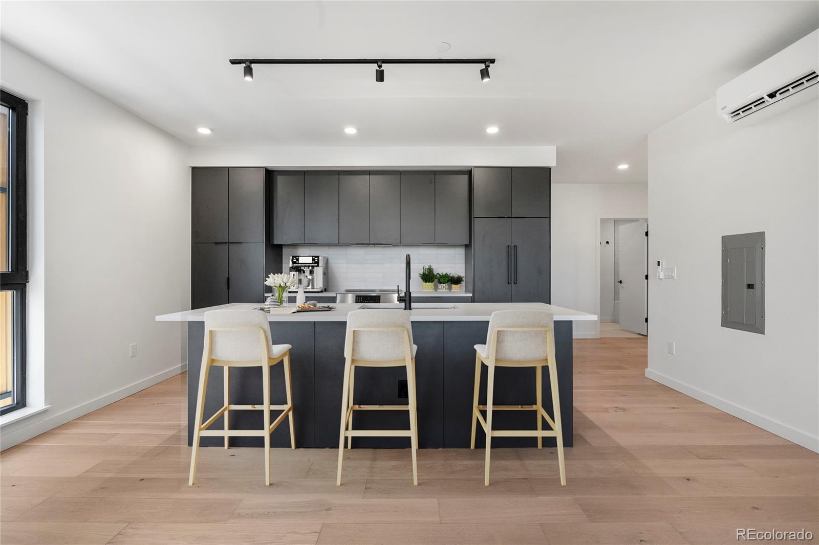 1601 Park Avenue Unit: 207