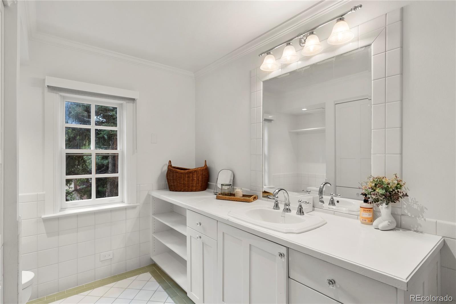 1991 E Alameda Avenue Unit: 14