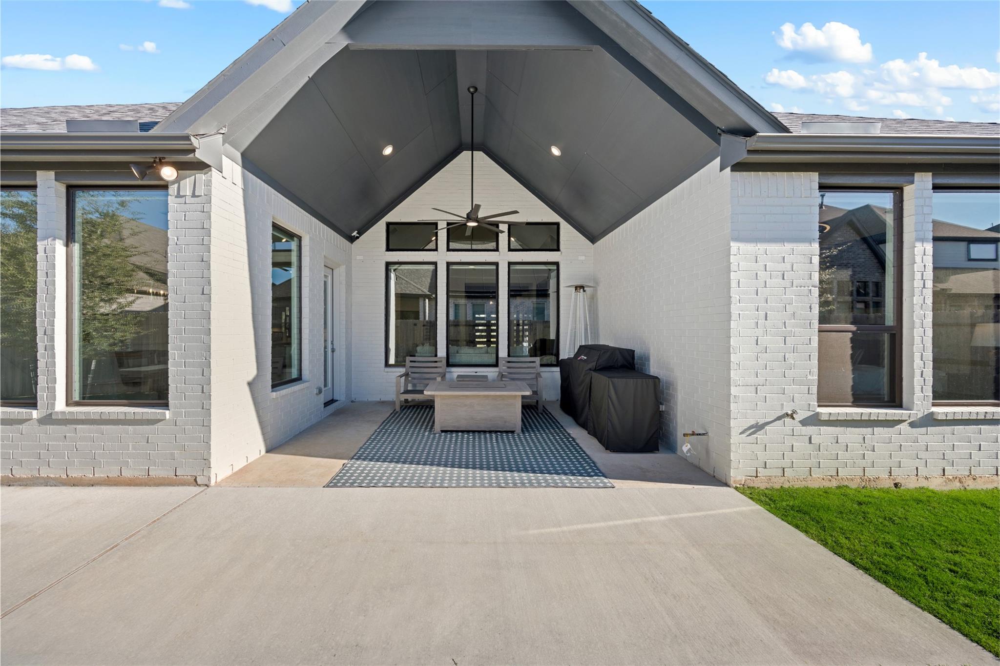 4810 Creekbend Drive