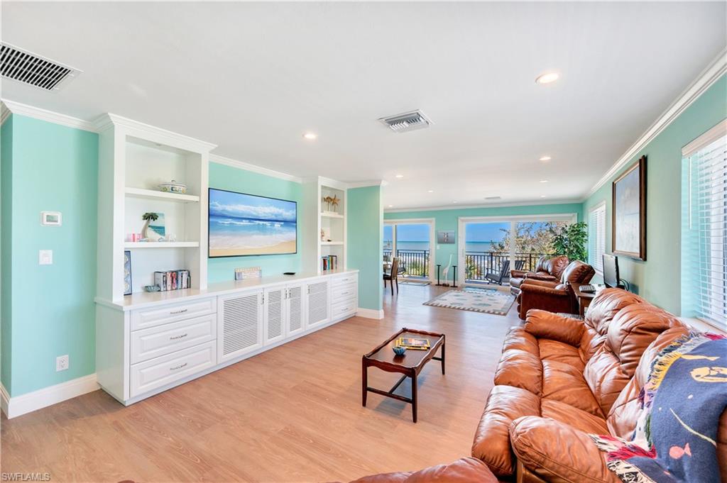 1065 Gulf Shore BLVD N # 201