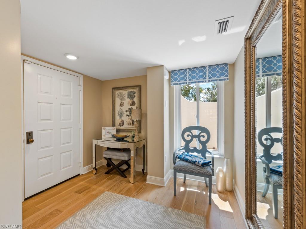 355 Park Shore DR # 114 Unit: 1-114