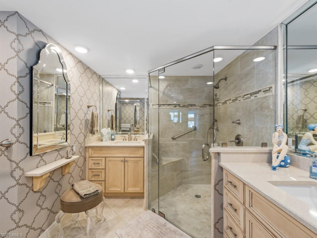 355 Park Shore DR # 114 Unit: 1-114