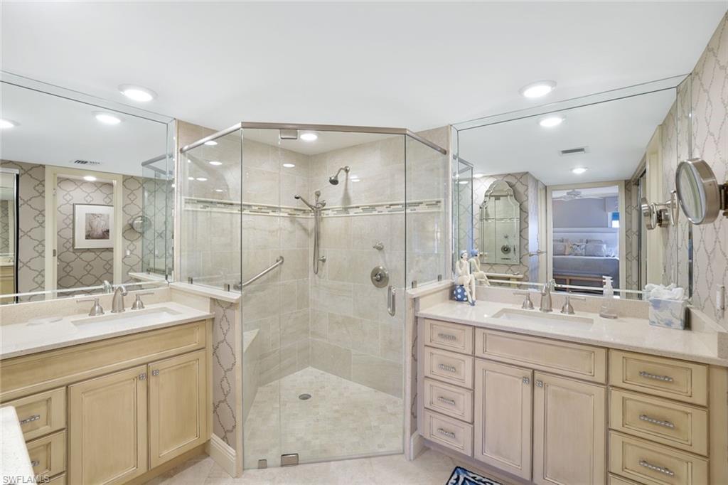 355 Park Shore DR # 114 Unit: 1-114