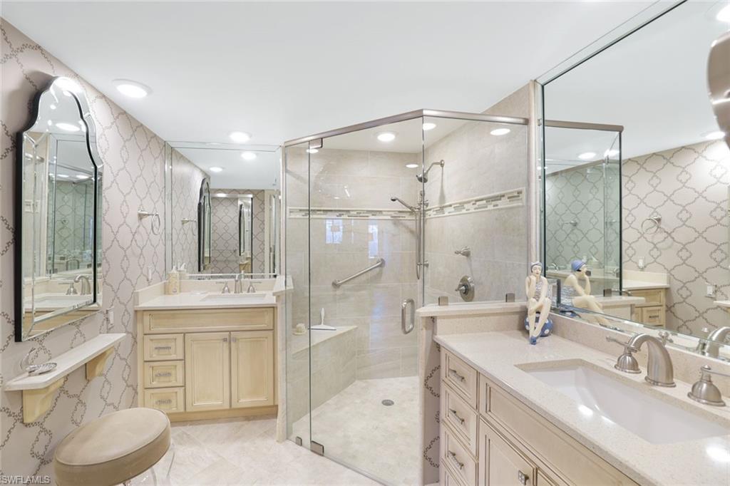 355 Park Shore DR # 114 Unit: 1-114
