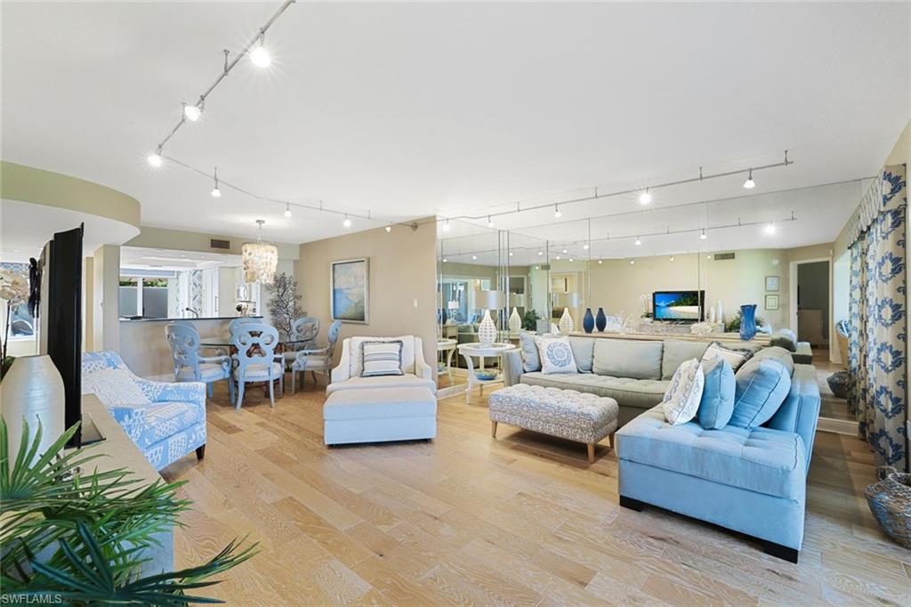 355 Park Shore DR # 114 Unit: 1-114