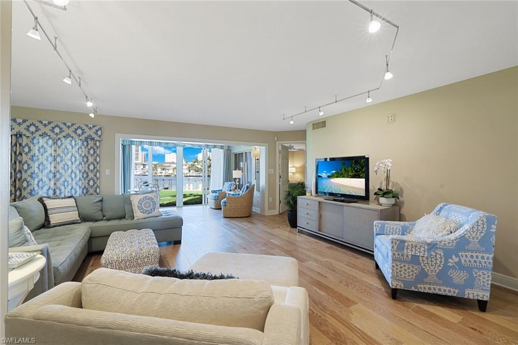 355 Park Shore DR # 114 Unit: 1-114