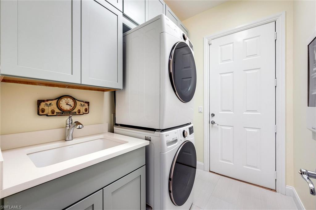 4884 Rustic Oaks CIR