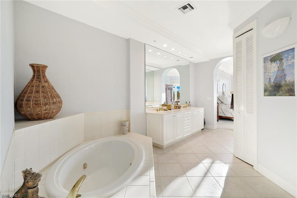 4811 Island Pond CT # 302