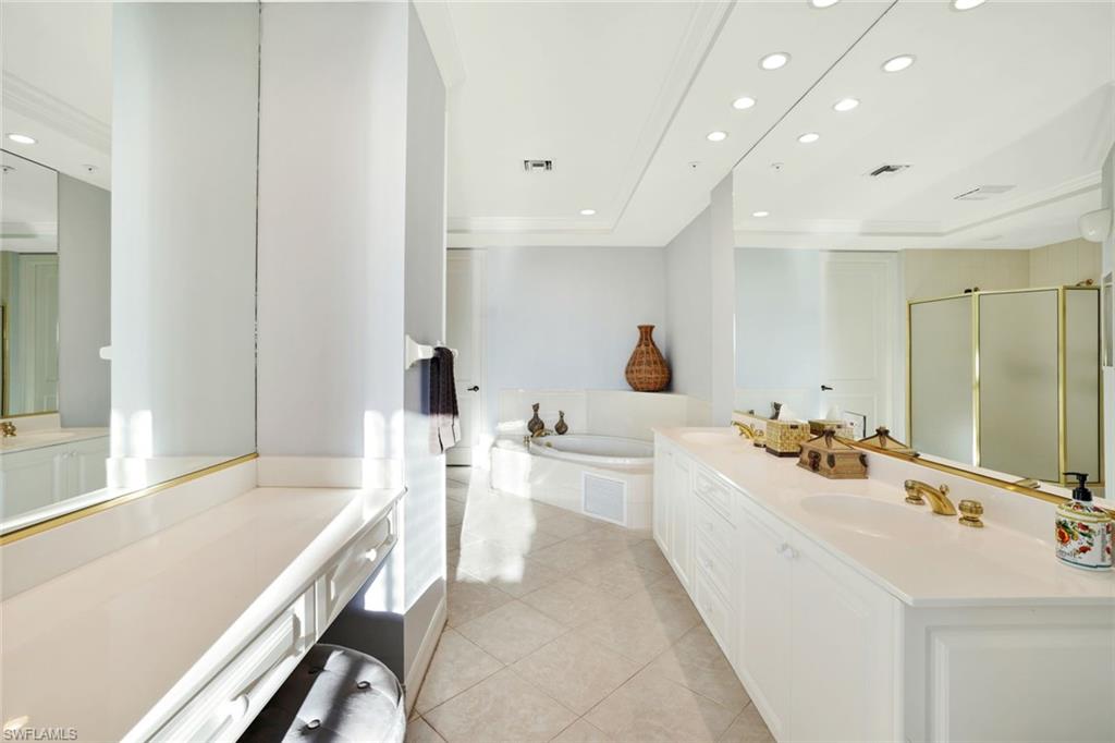 4811 Island Pond CT # 302