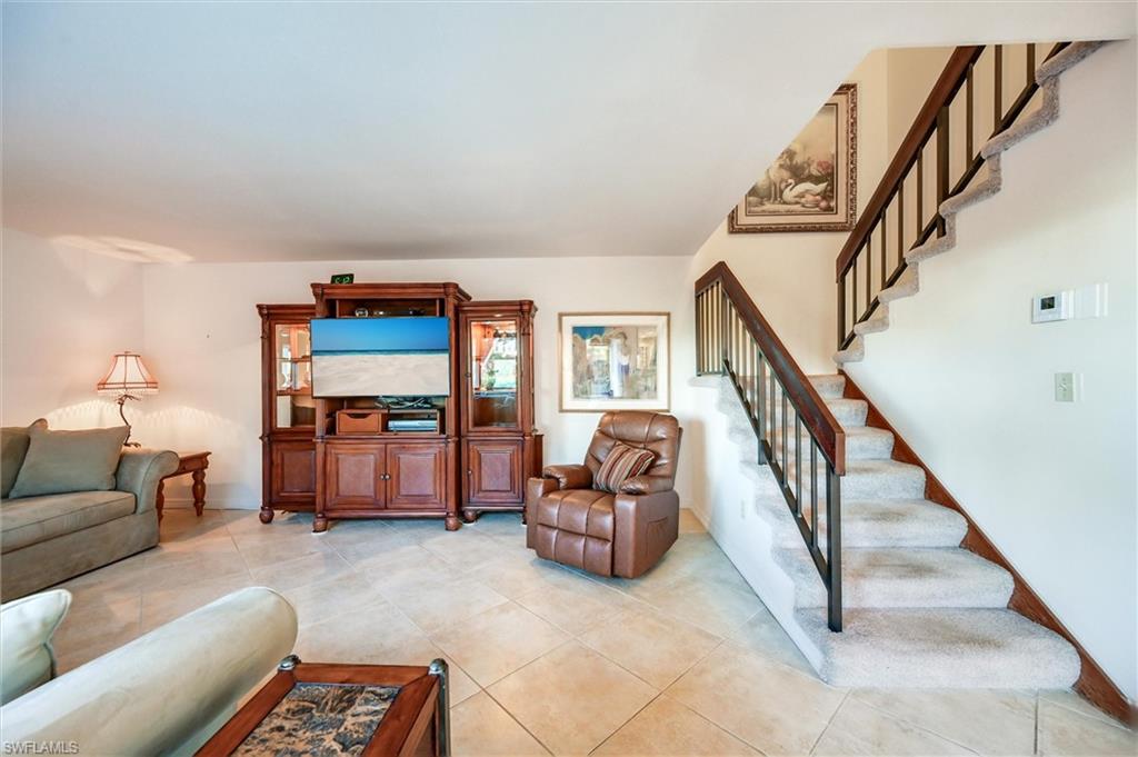 185 Lake Point LN # 8B