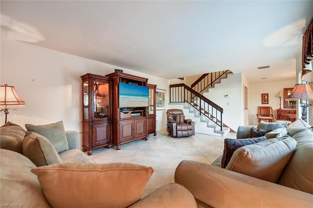 185 Lake Point LN # 8B