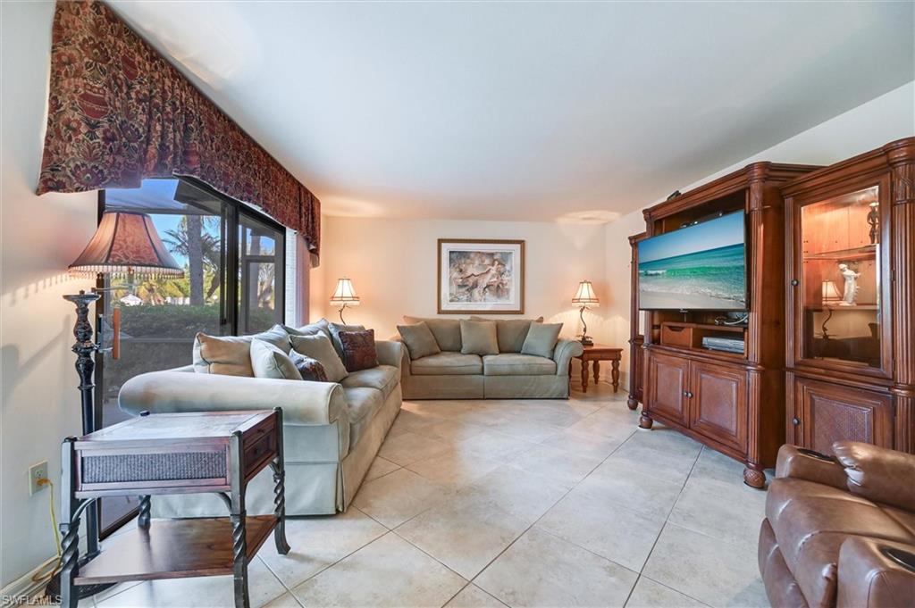 185 Lake Point LN # 8B