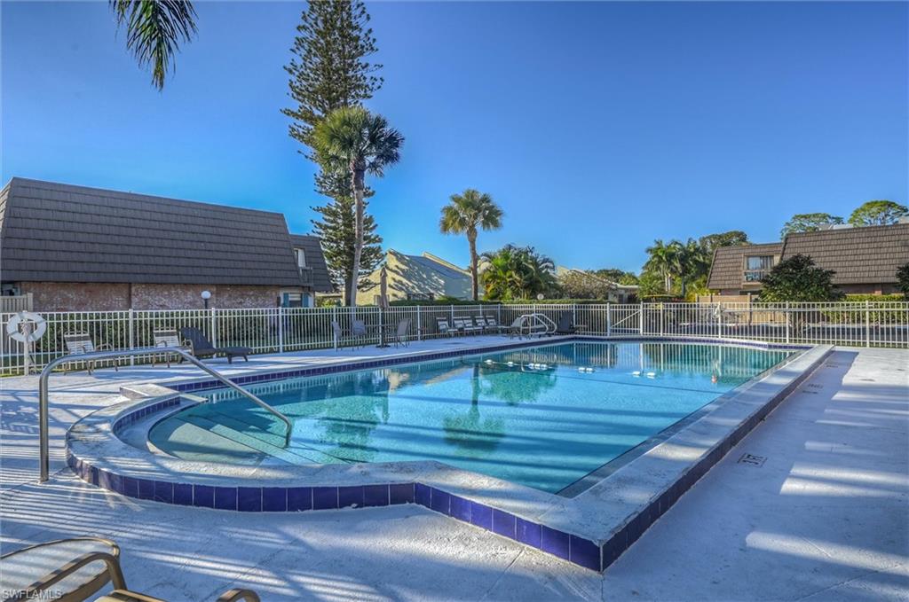 185 Lake Point LN # 8B