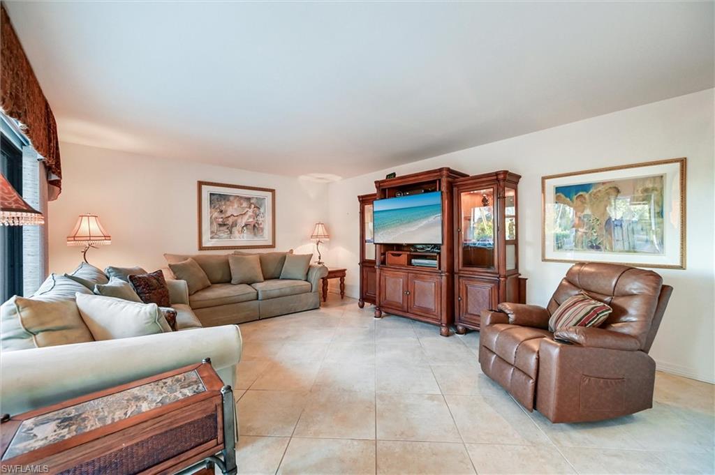 185 Lake Point LN # 8B