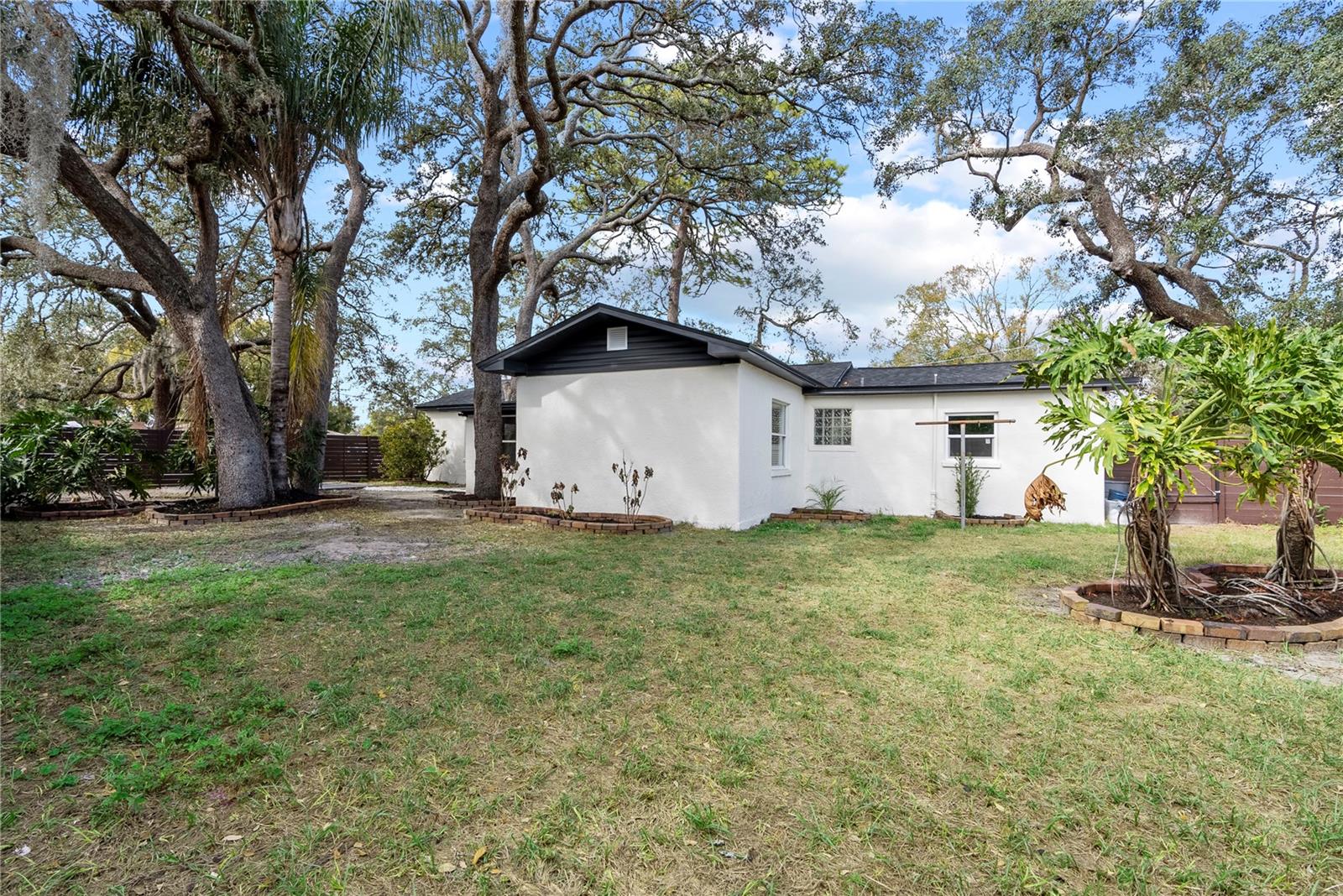 210 W FLORILAND AVE