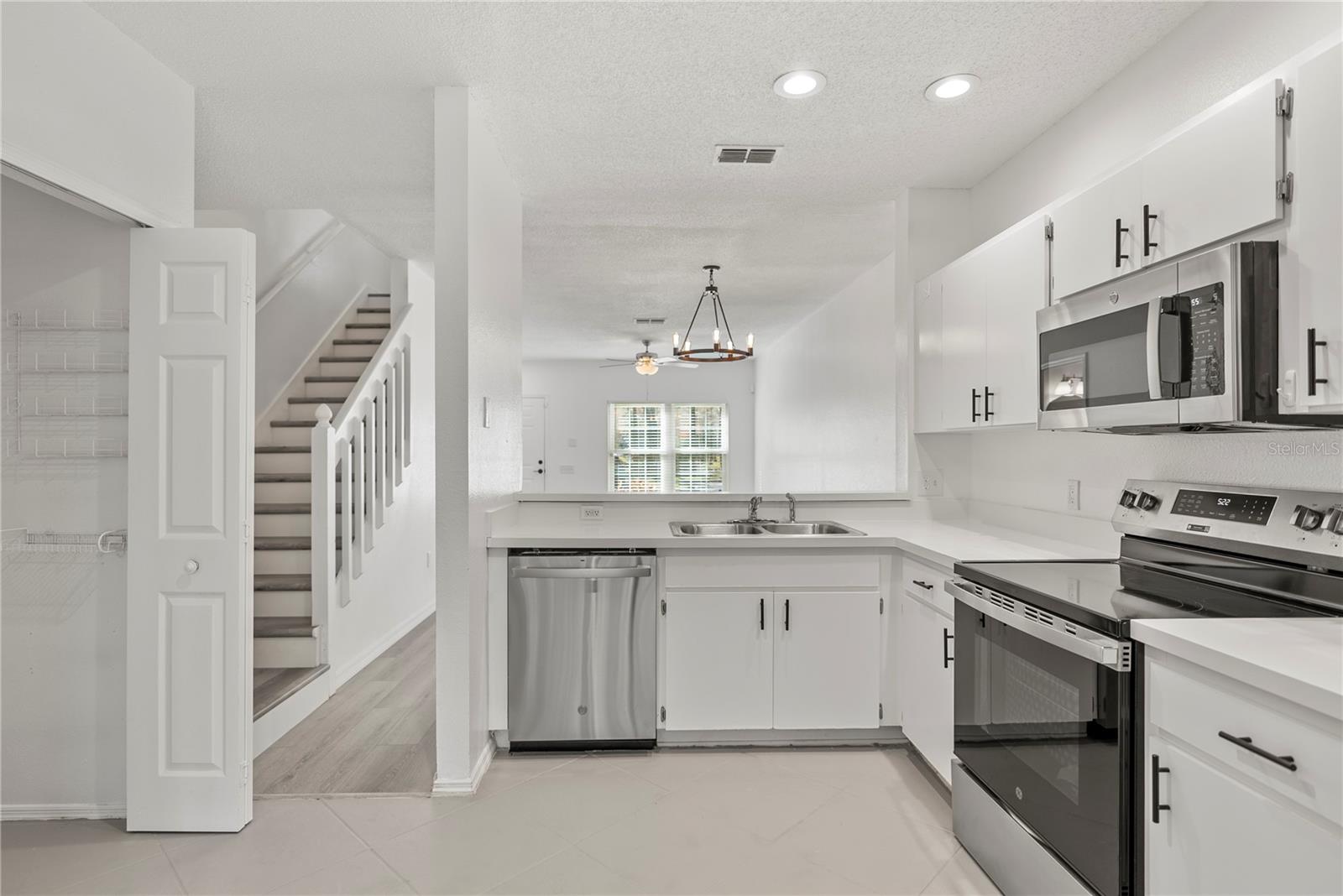 8646 HUNTERS KEY CIR