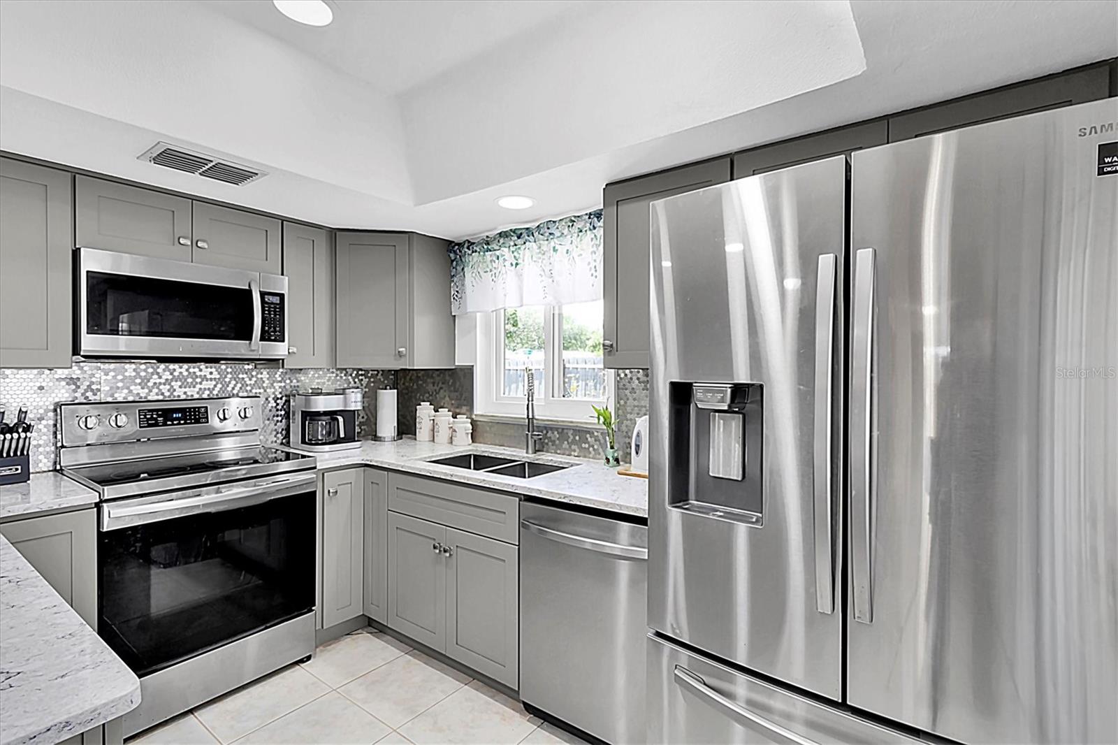 1428 CHESTERFIELD DR