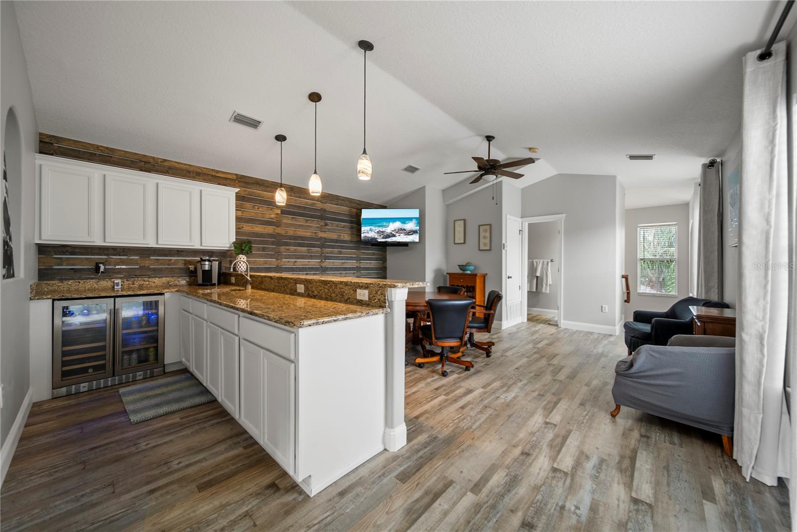 4512 POINTE O WOODS DR