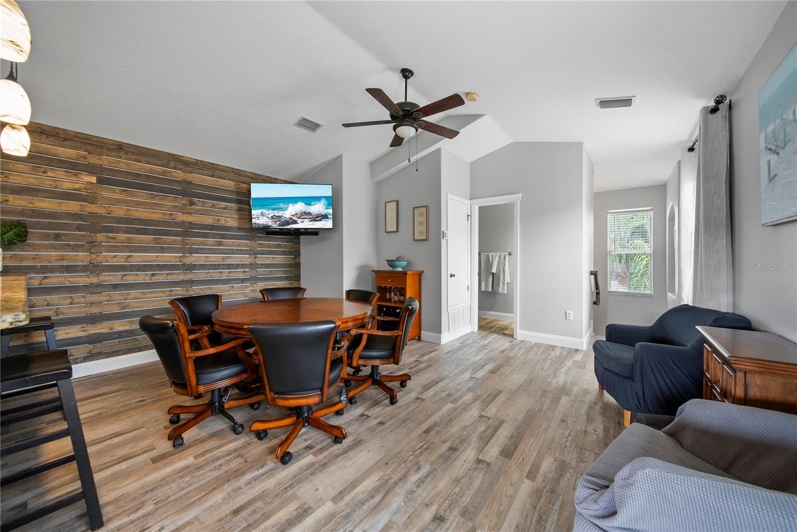 4512 POINTE O WOODS DR