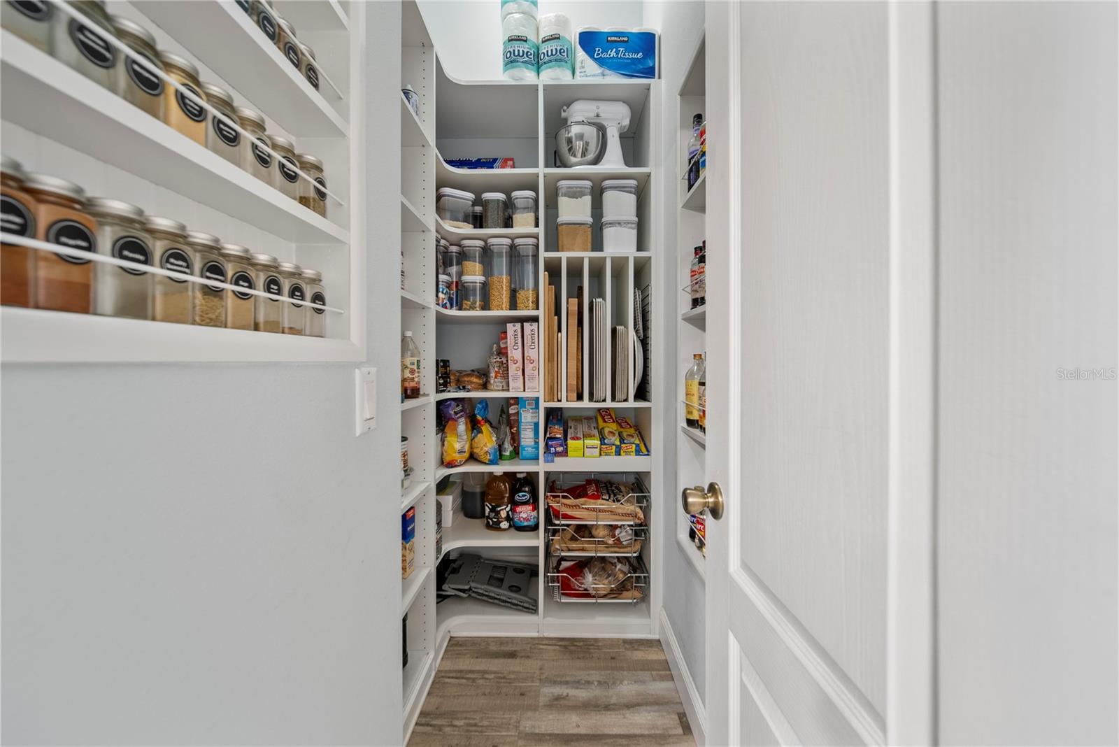 4512 POINTE O WOODS DR