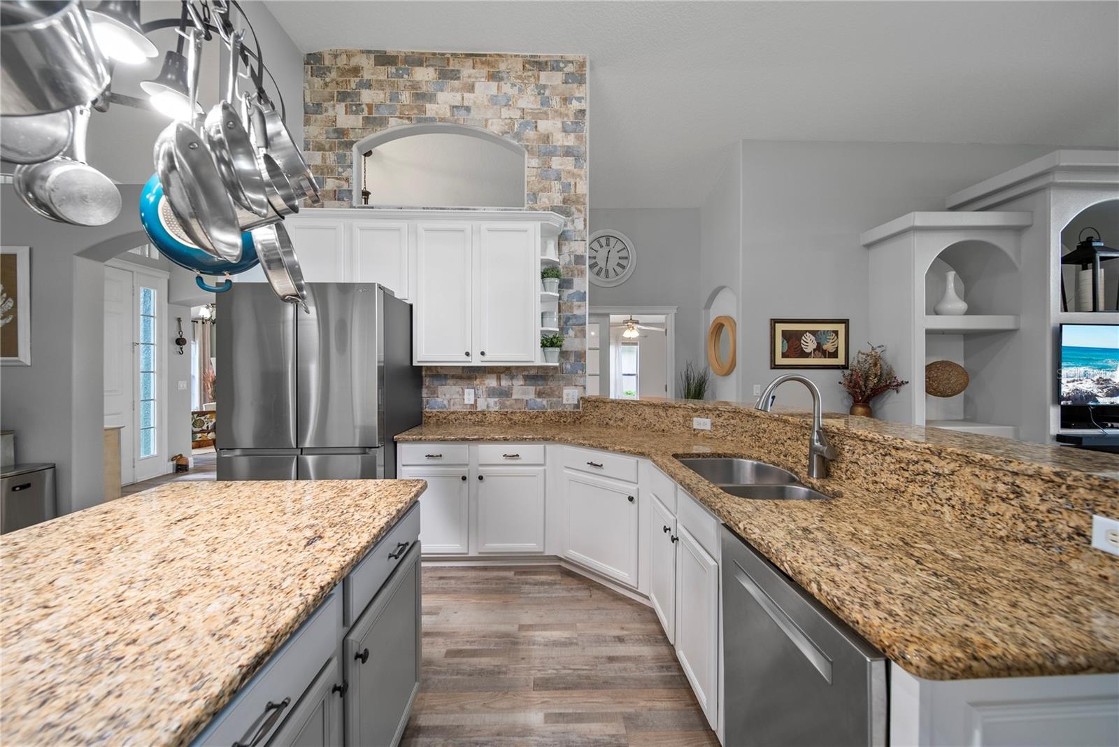 4512 POINTE O WOODS DR