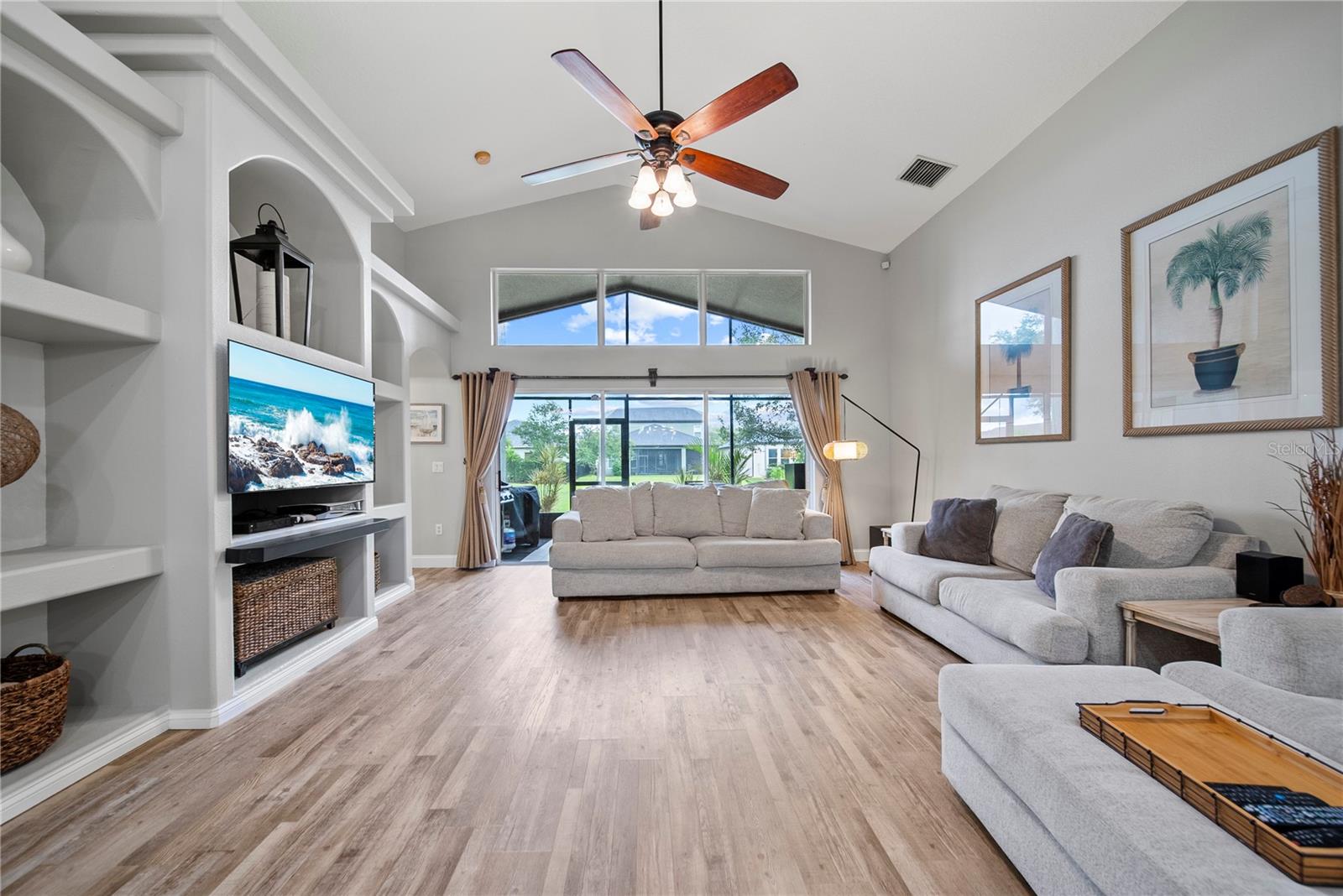 4512 POINTE O WOODS DR