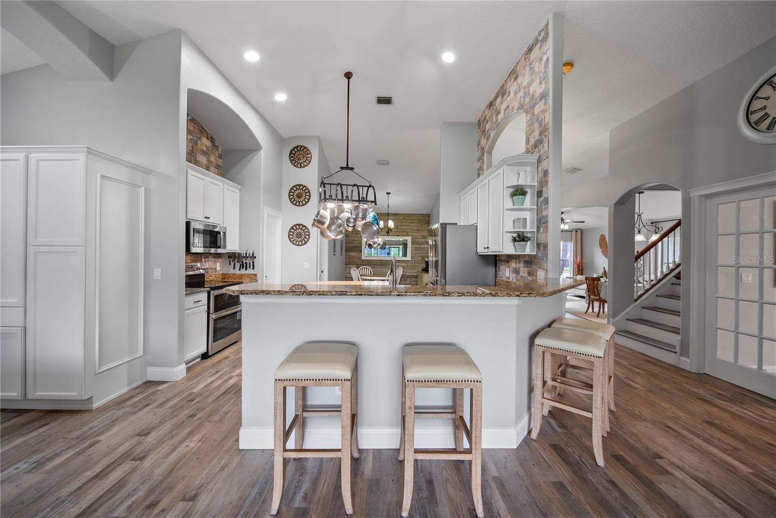 4512 POINTE O WOODS DR