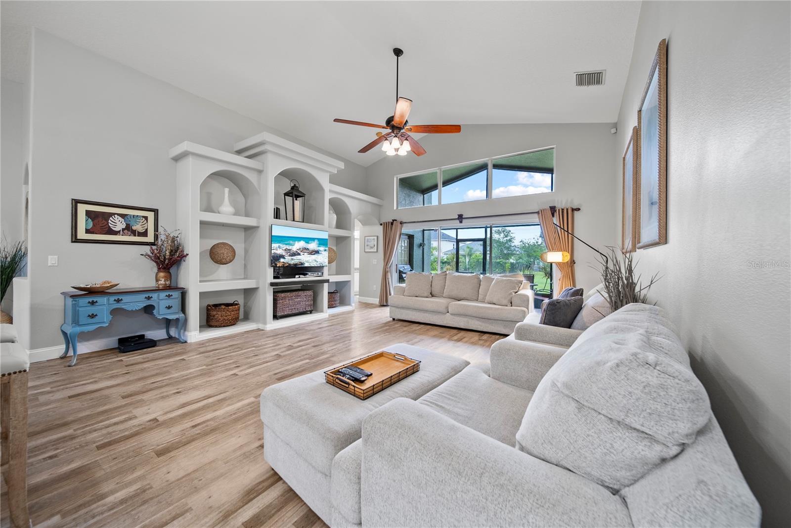 4512 POINTE O WOODS DR