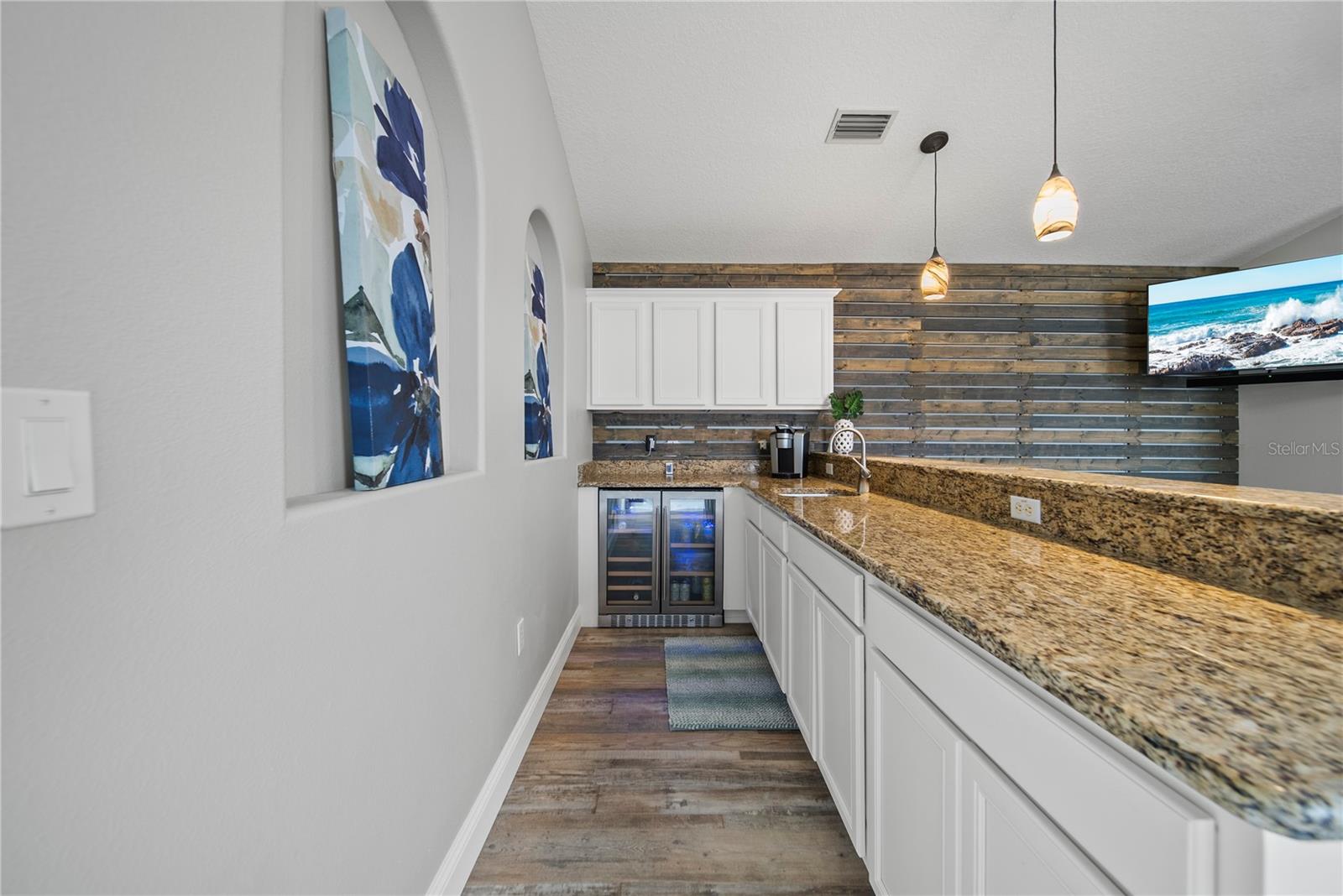 4512 POINTE O WOODS DR