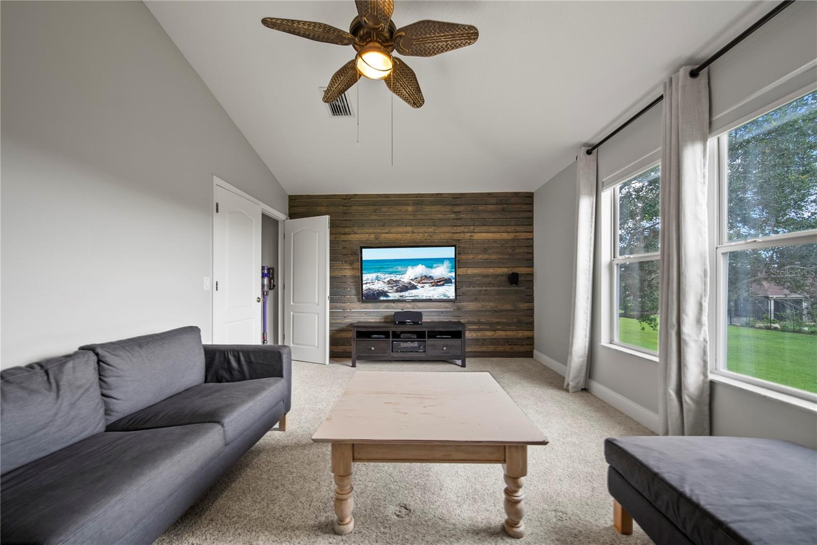 4512 POINTE O WOODS DR