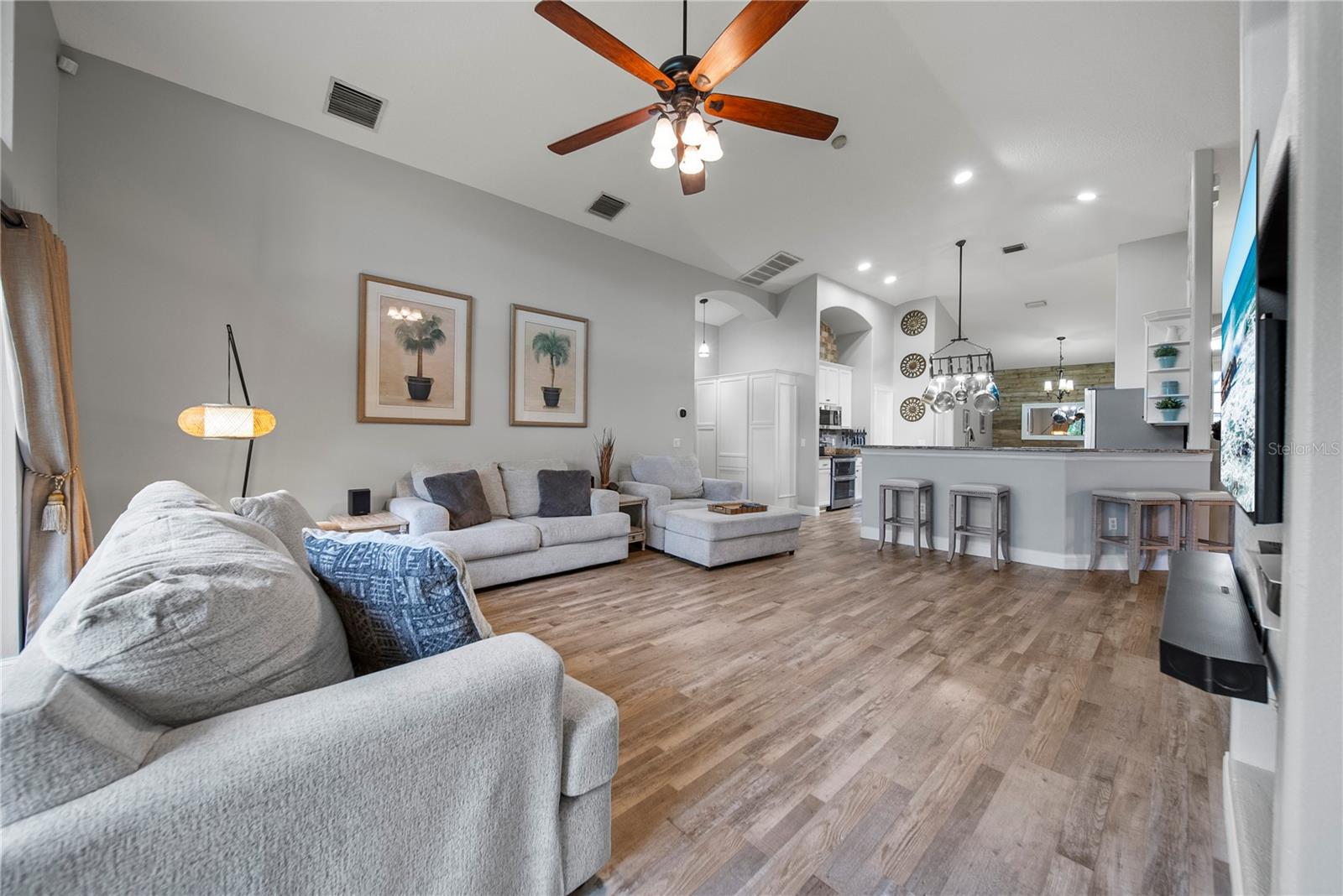 4512 POINTE O WOODS DR