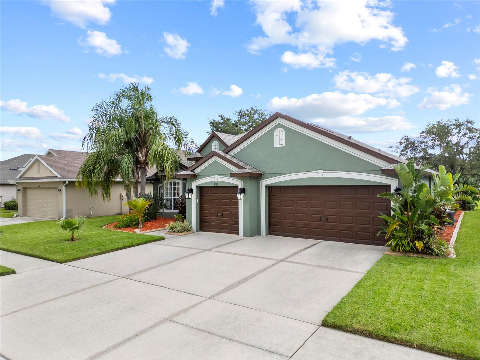 4512 POINTE O WOODS DR