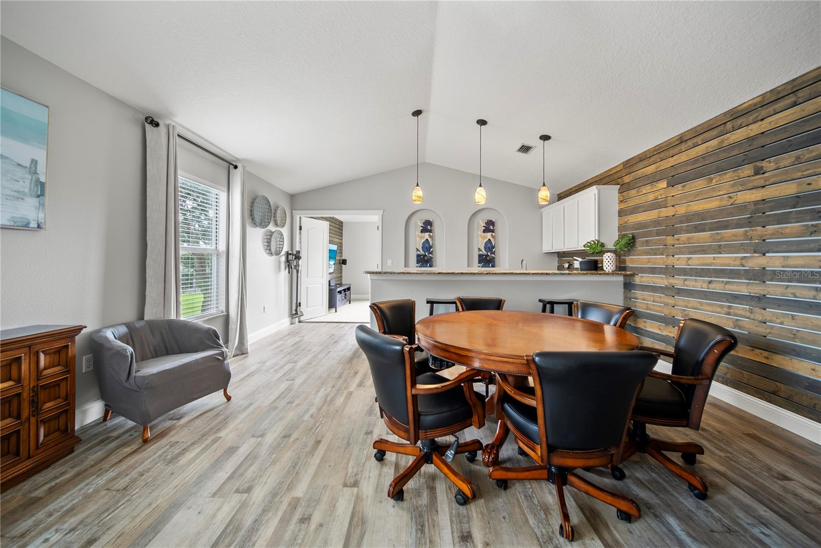 4512 POINTE O WOODS DR