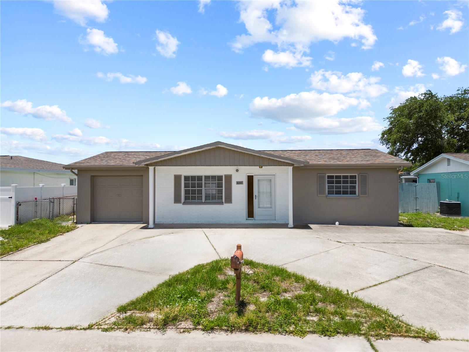 8247 SAYBROOK DR