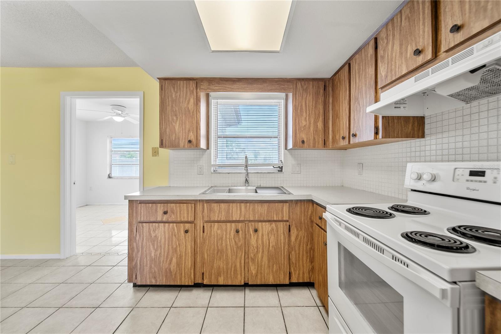 8247 SAYBROOK DR