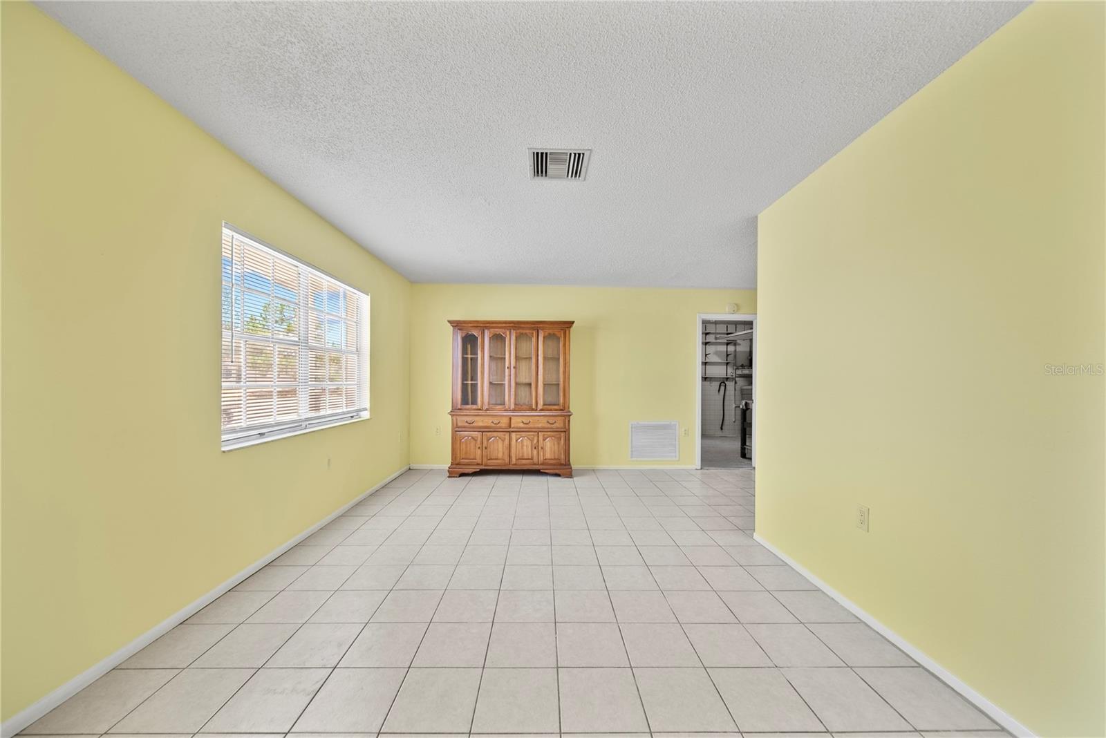 8247 SAYBROOK DR