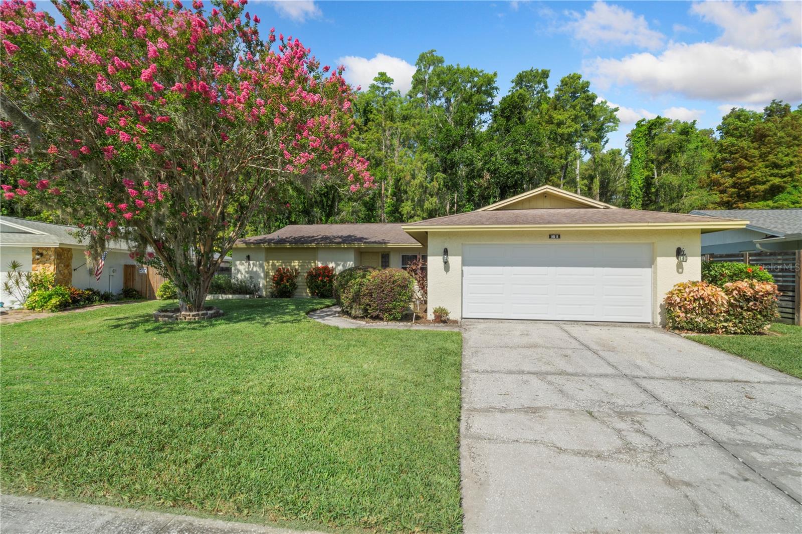 16118 OAKMANOR DR