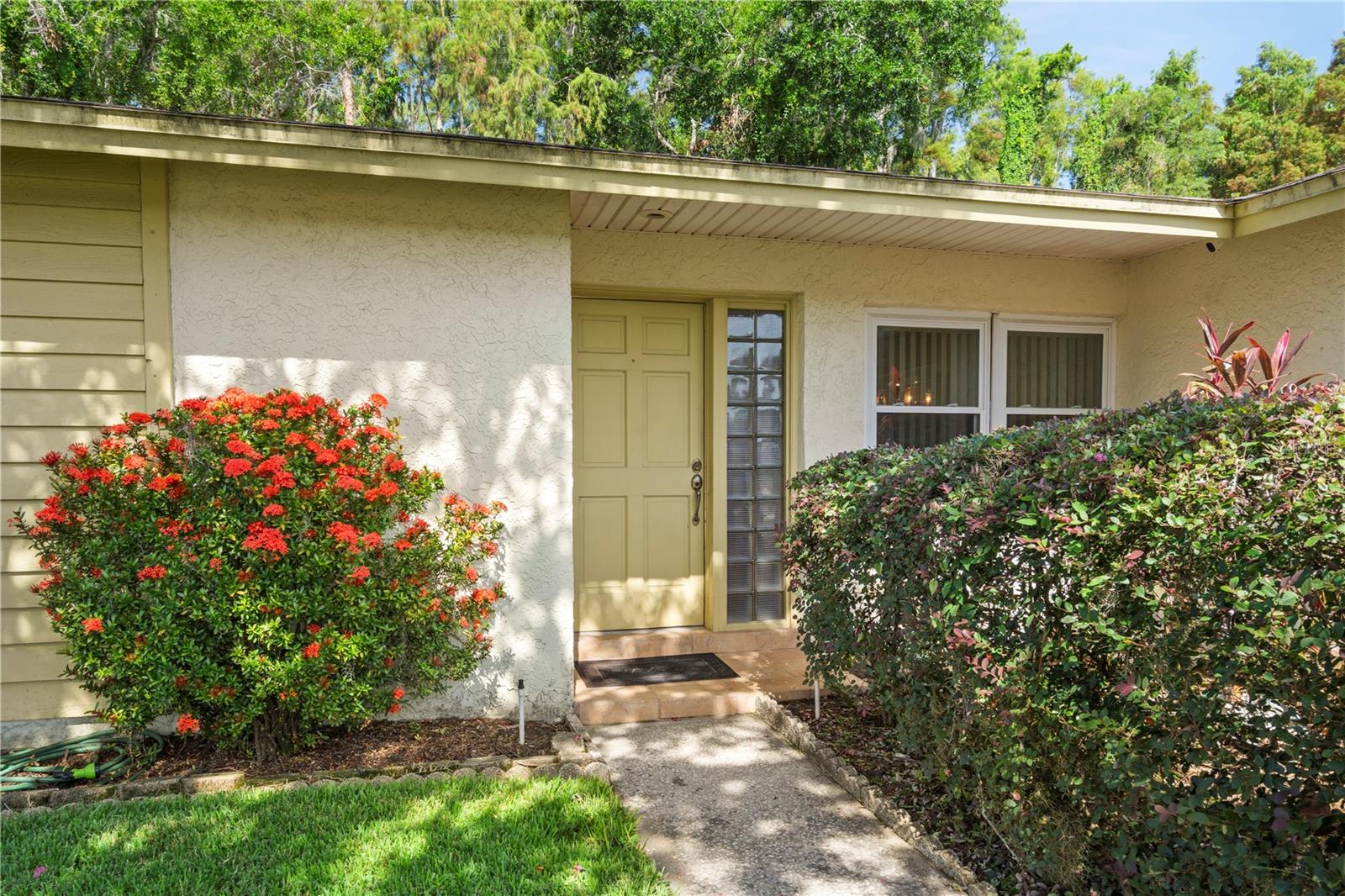 16118 OAKMANOR DR