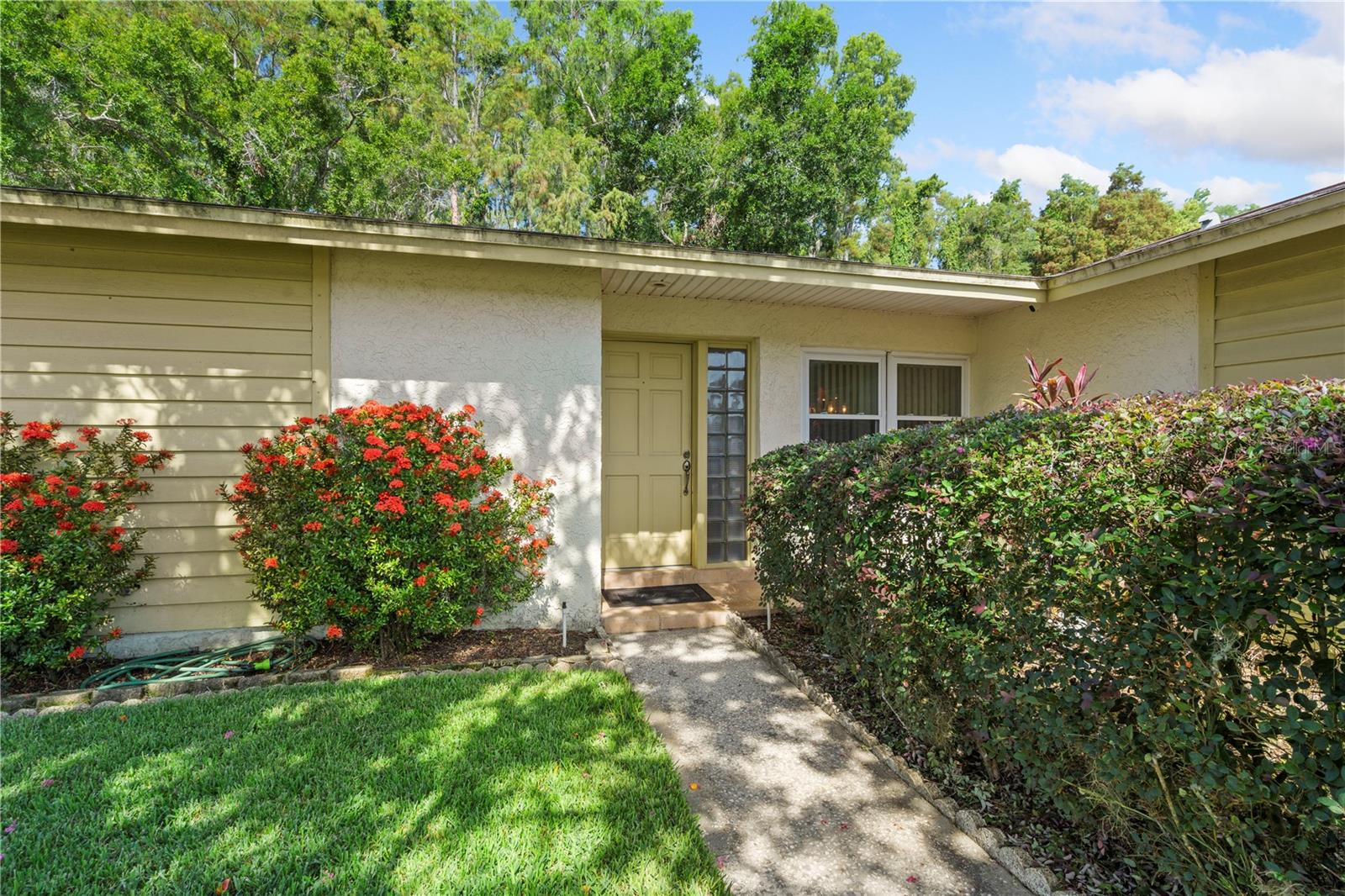 16118 OAKMANOR DR