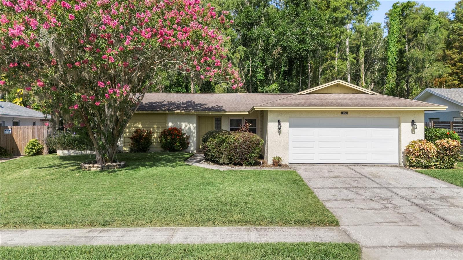 16118 OAKMANOR DR