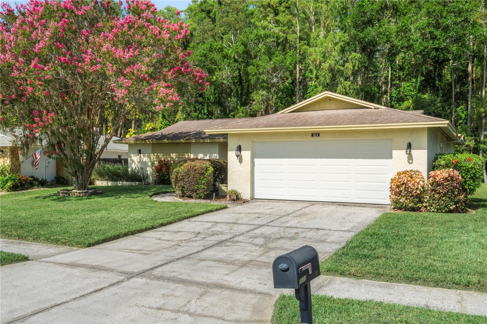 16118 OAKMANOR DR