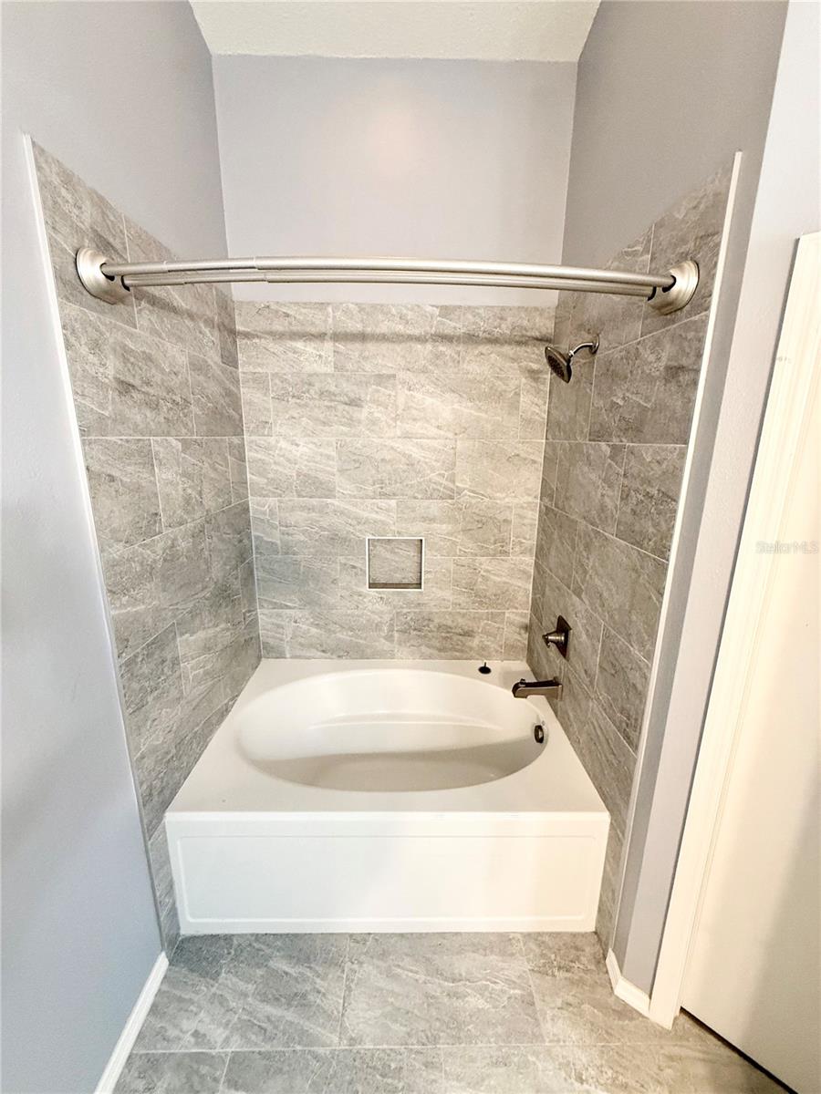 8654 HUNTERS KEY CIR